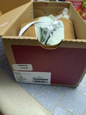 Kids Vans Sneakers in Light Green With Pillow Tongue Size 11.0 Missy Youth